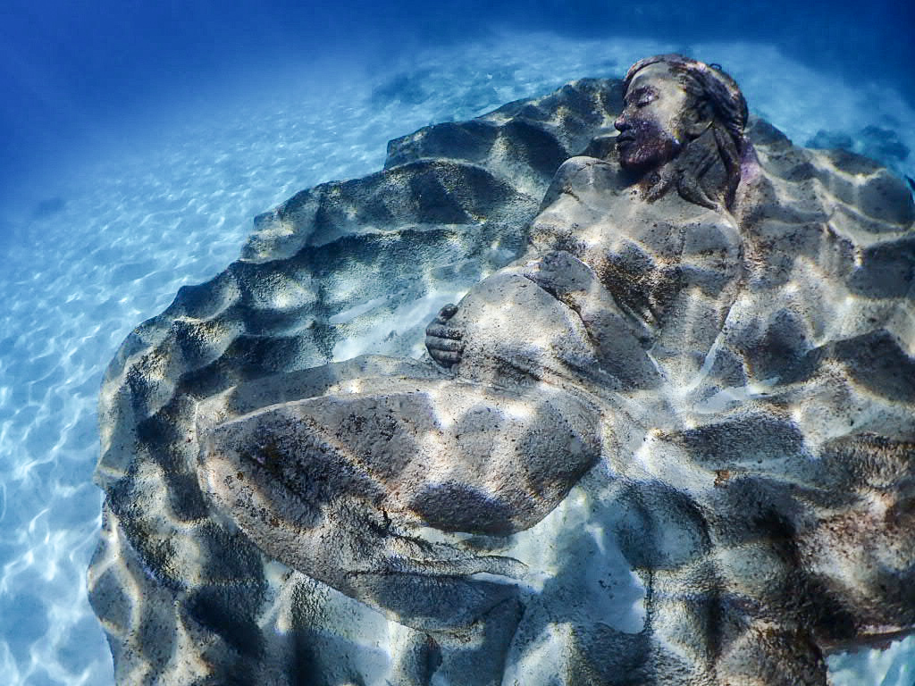 水中彫刻“Ocean Gaia”オーシャンガイアの外観